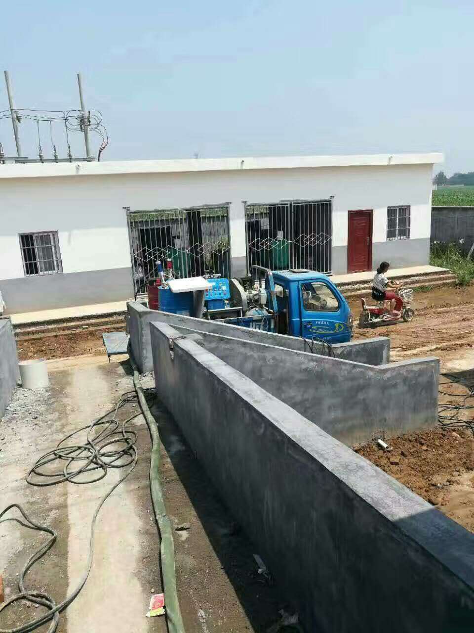 鸡鸭幼苗培育养殖舍聚氨酯保温喷涂机(图1) 鸡鸭幼苗培育养殖舍聚氨酯保温喷涂